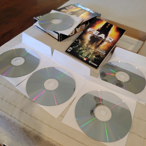 2005 FEAR PC Gamers Editors Choice Edition - Picture 16 of 16